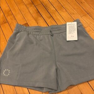 Lululemon Softstreme HR Short 4”, size 12 NWT